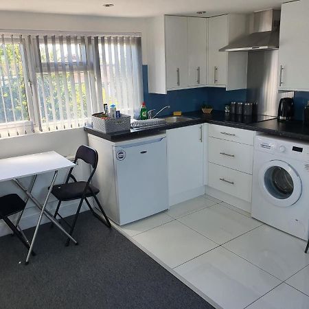 Hotel New Self Contained Flat,In Hayes, Free Parking Northolt  Esterno foto