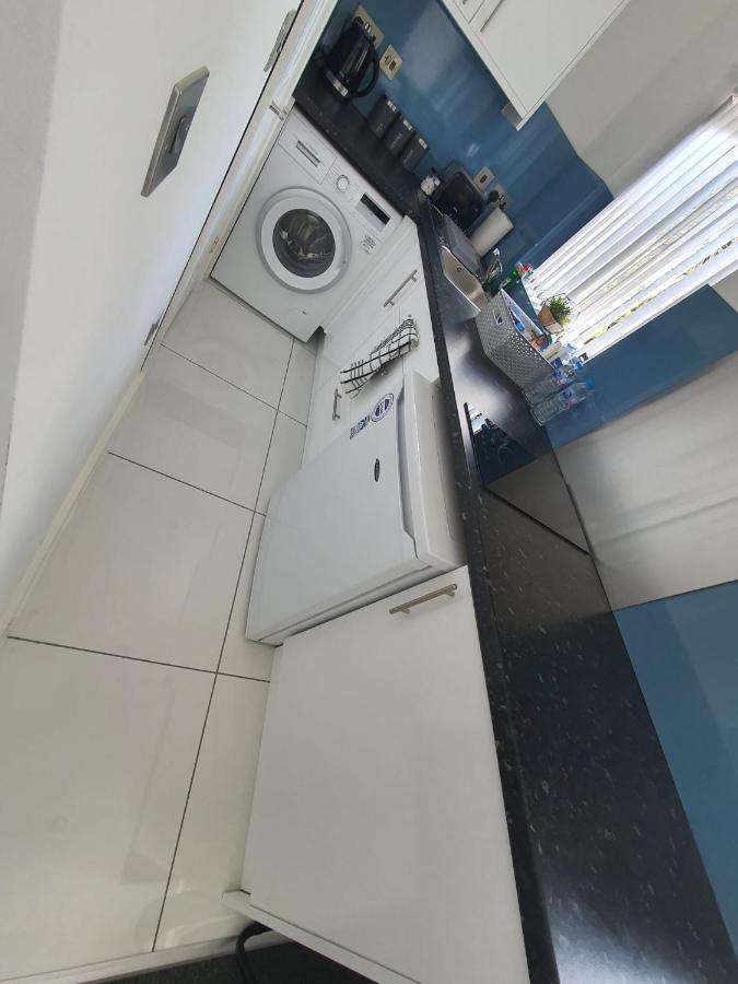 Hotel New Self Contained Flat,In Hayes, Free Parking Northolt  Esterno foto