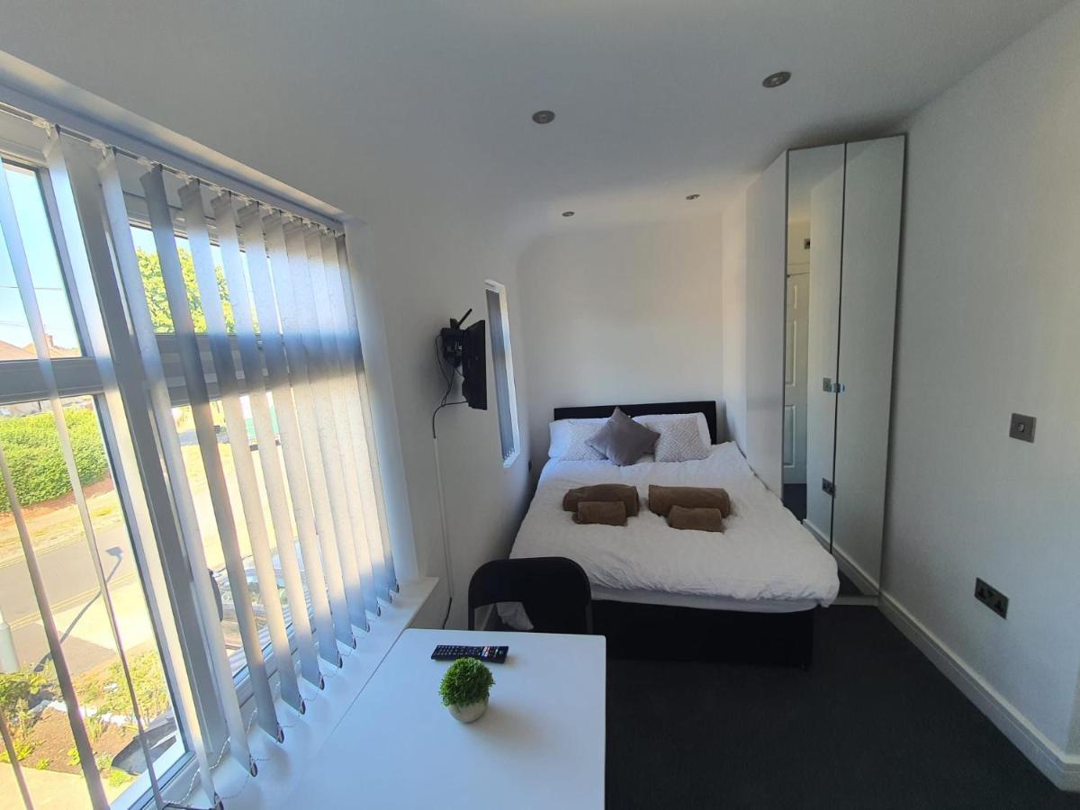 Hotel New Self Contained Flat,In Hayes, Free Parking Northolt  Esterno foto