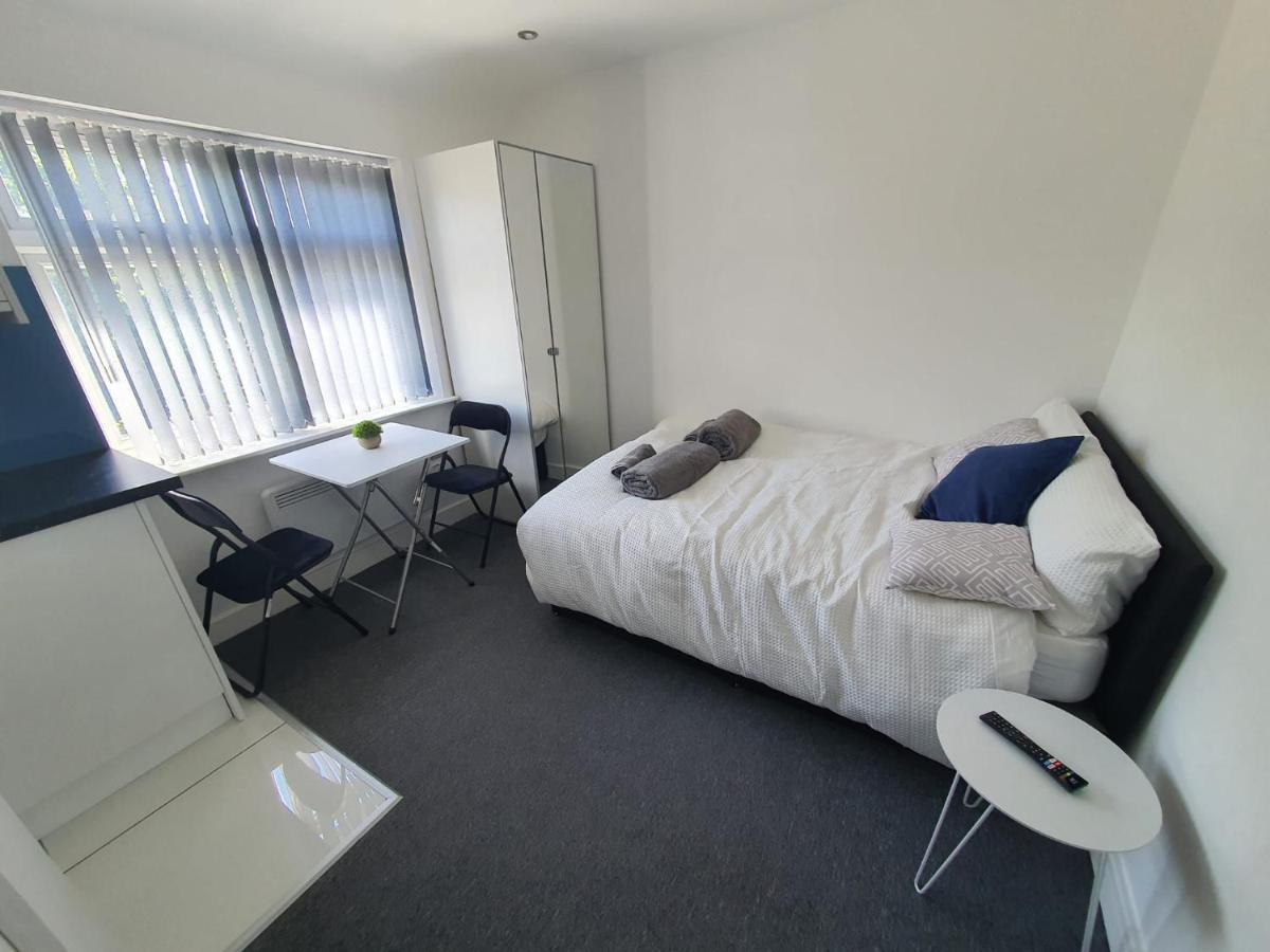 Hotel New Self Contained Flat,In Hayes, Free Parking Northolt  Esterno foto