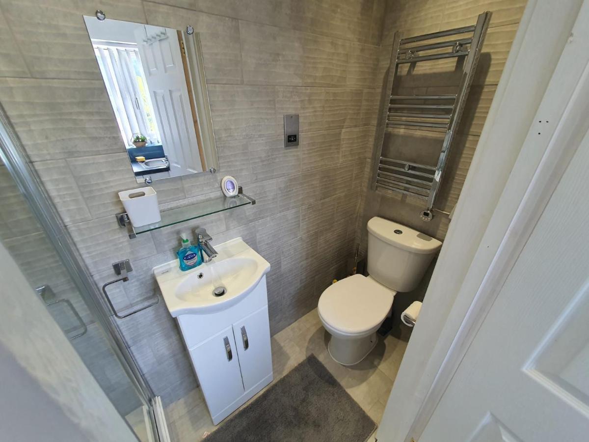 Hotel New Self Contained Flat,In Hayes, Free Parking Northolt  Esterno foto